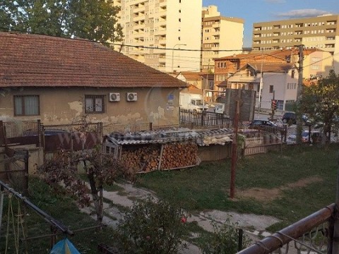Shes shtepin dy katshe 190m2 me 3 ari truall / Prishtine