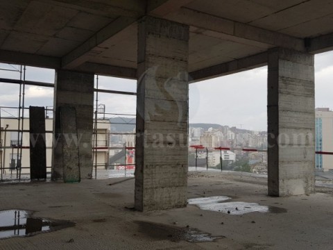 Shes lokalin 370m2 kati i -IV- / Prishtine