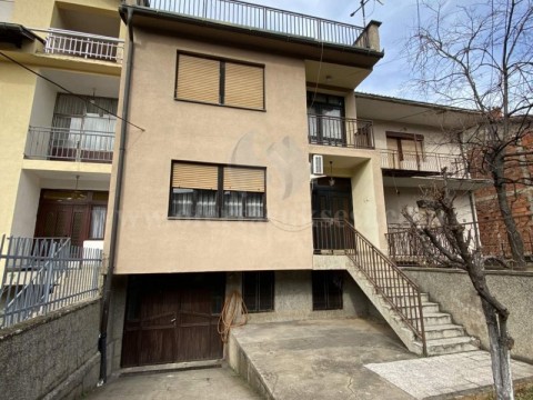 Shes shtepin afersisht 200m2 4katshe me 1.80 ari truall / Prizren