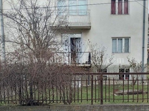 Shes shtepin dy katshe 250m2 me 4.55 ari truall / Prishtine