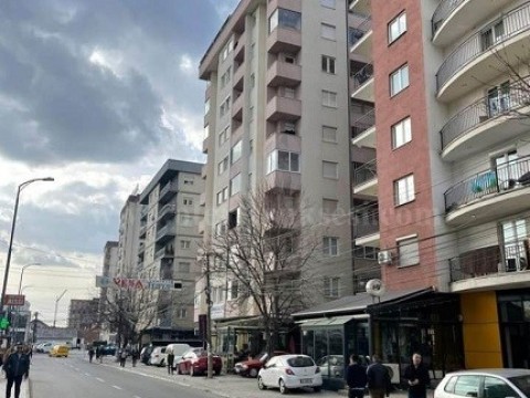 Shes banesen 86m2 kati i -III- / Fushe Kosove