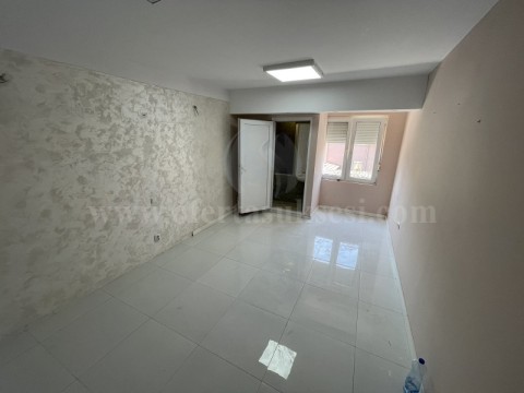 Jap me qira banesen/zyren 20m2 kati perdhes e larte/Prishtine