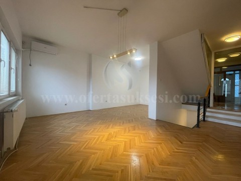 Jap me qira shtepin-zyre  400m2 dy kateshe me 2 ari oborr/Prishtine