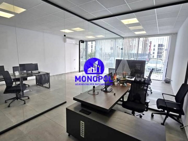 Jap me 	qira lokalin 81m2 kati perdhes/Prishtine