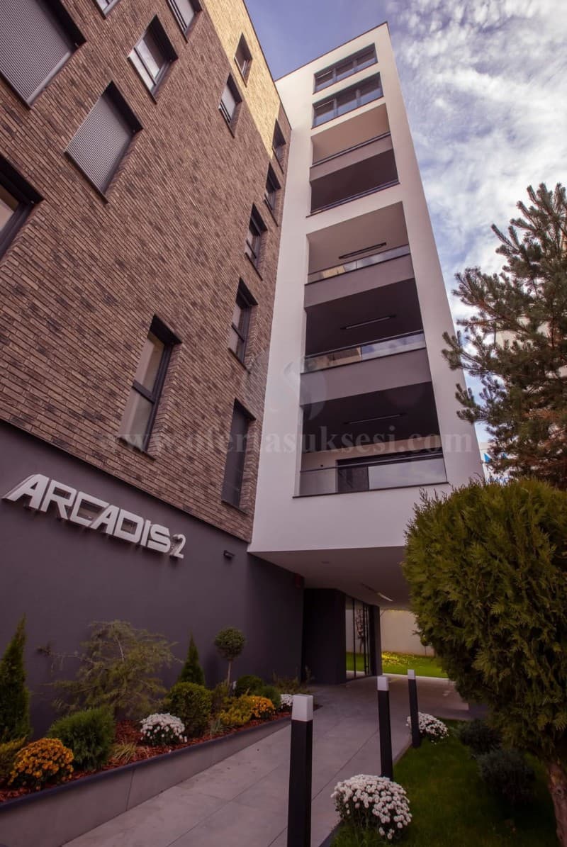 Jap me qira lokalin 70m2 kati i perdhese / Prishtine — fotografia 1