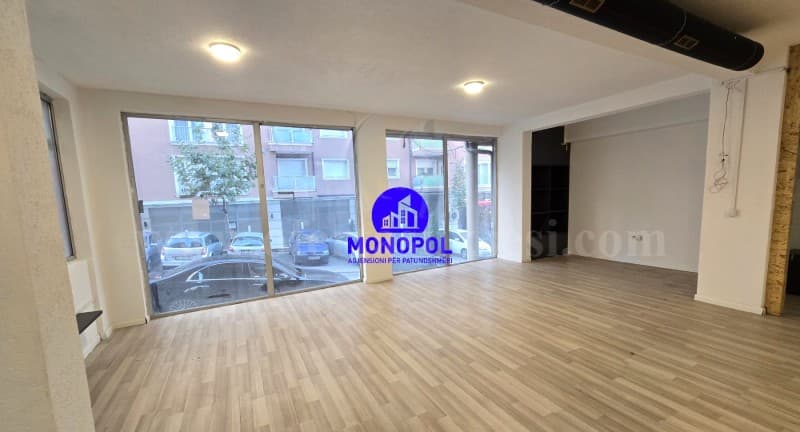 Jap me qira lokalin 77m2 kati perdhes / Prishtine — fotografia 2