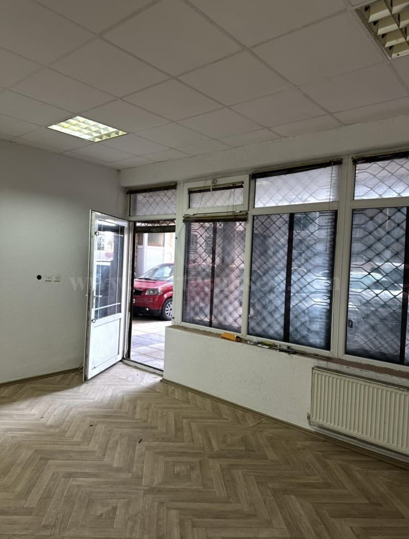 Jap me qira lokalin 35m2 kati perdhes/Prishtine — fotografia 3