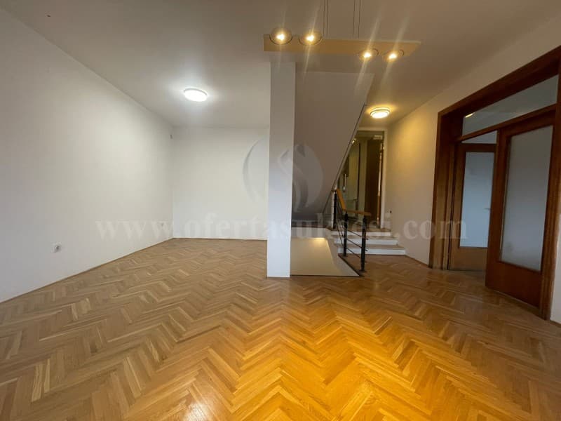 Jap me qira shtepin-zyre 400m2 dy kateshe me 2 ari oborr/Prishtine — fotografia 2