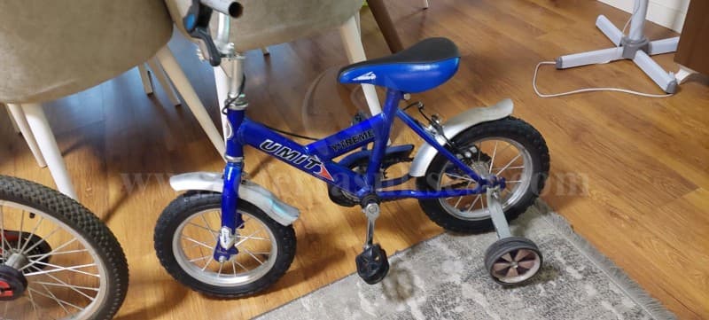 Shes dy bicikleta — fotografia 1