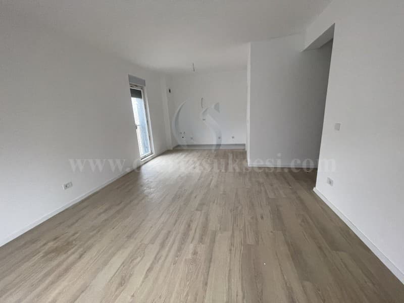 Jap me qira banesen-zyren 84m2 kati i -IV- / Prishtine — fotografia 2