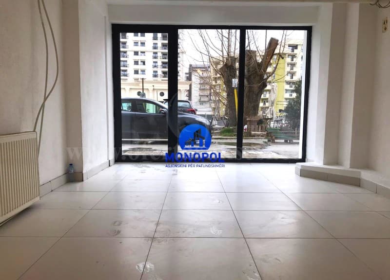 Jap me qira lokalin 20m2 kati perdhes / Prishtine — fotografia 2