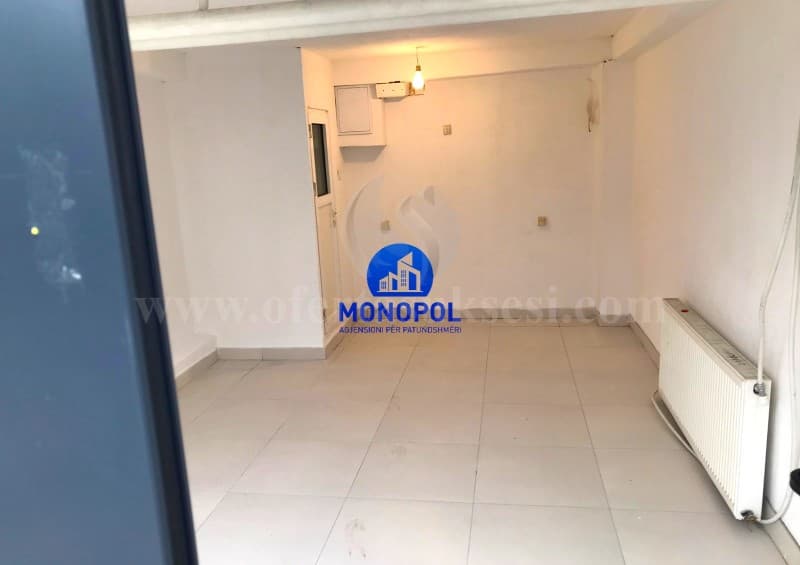 Jap me qira lokalin 20m2 kati perdhes / Prishtine — fotografia 4