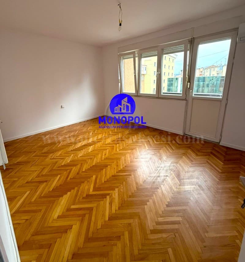 Jap me qira banesen-ZYREN 40m2 kati i -IV-/Prishtine — fotografia 1