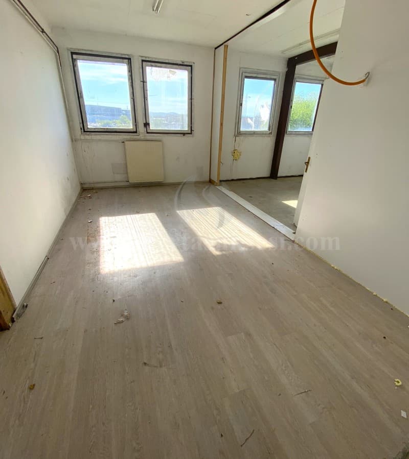 Jap me qira objektin 420m2 + 80m2 zyre, 50m23 plato/Prishtine — fotografia 4