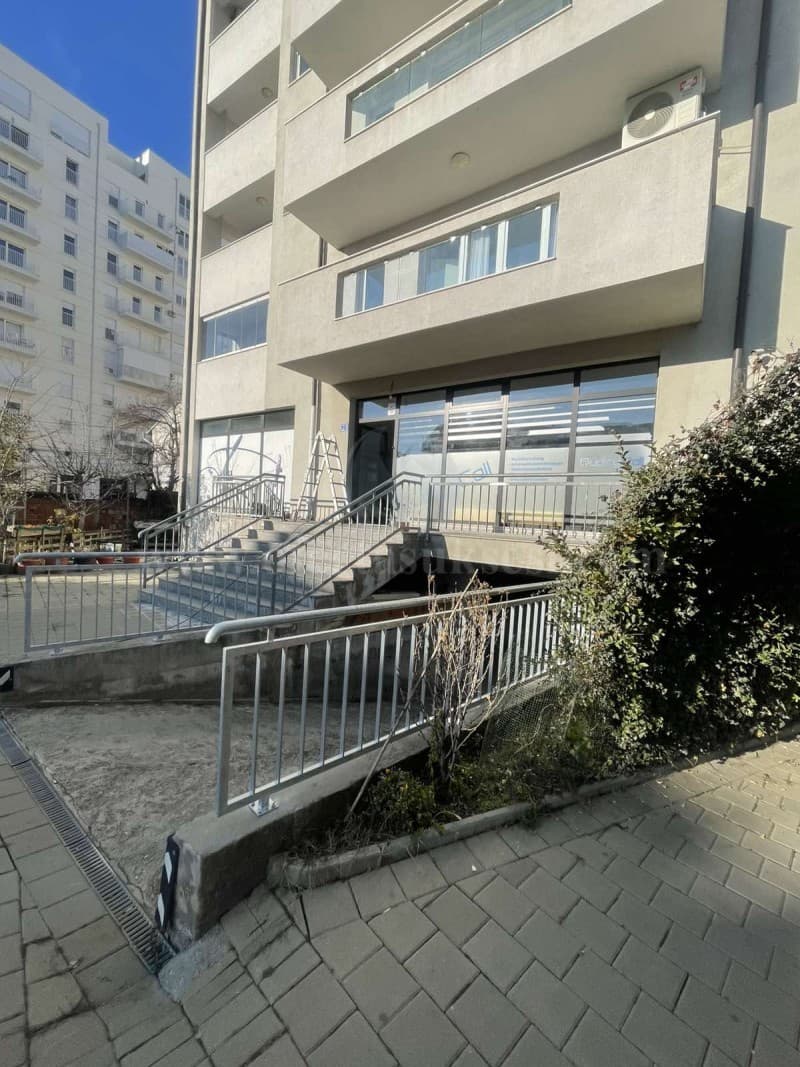 Jap me qira lokalin 250m2 kati i -I- / Prishtine — fotografia 1