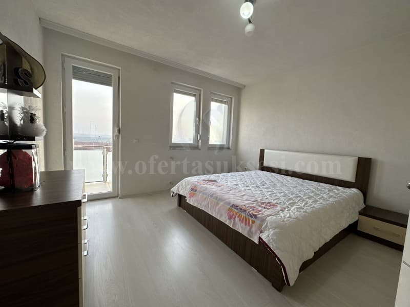 Shes shtepin 270m2 me 30 ari oborr / Kastriot — fotografia 7