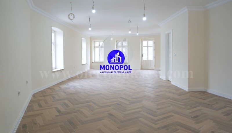 Jap me qira objektin 240m2 dy katesh/Prishtine — fotografia 2