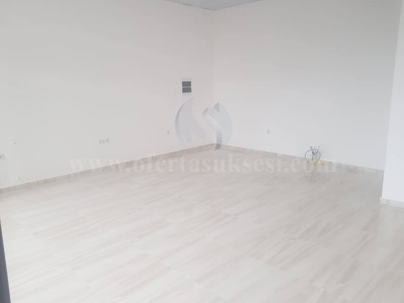 Shes lokalin 35m2 kati perdhes/Fushe Kosove — fotografia 5