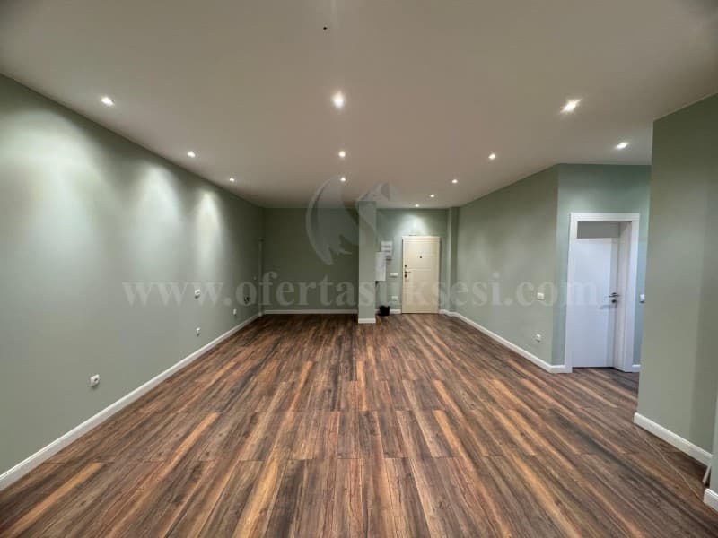 Jap me qira banesen-ZYREN kati i -IV- / Prishtine — fotografia 2