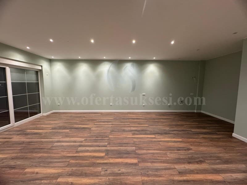 Jap me qira banesen-ZYREN kati i -IV- / Prishtine — fotografia 3