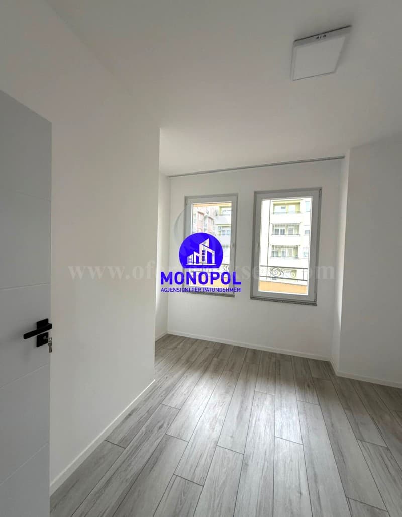 Shes banesen 77.12m2 kati i -IV- / Fushe Kosove — fotografia 3