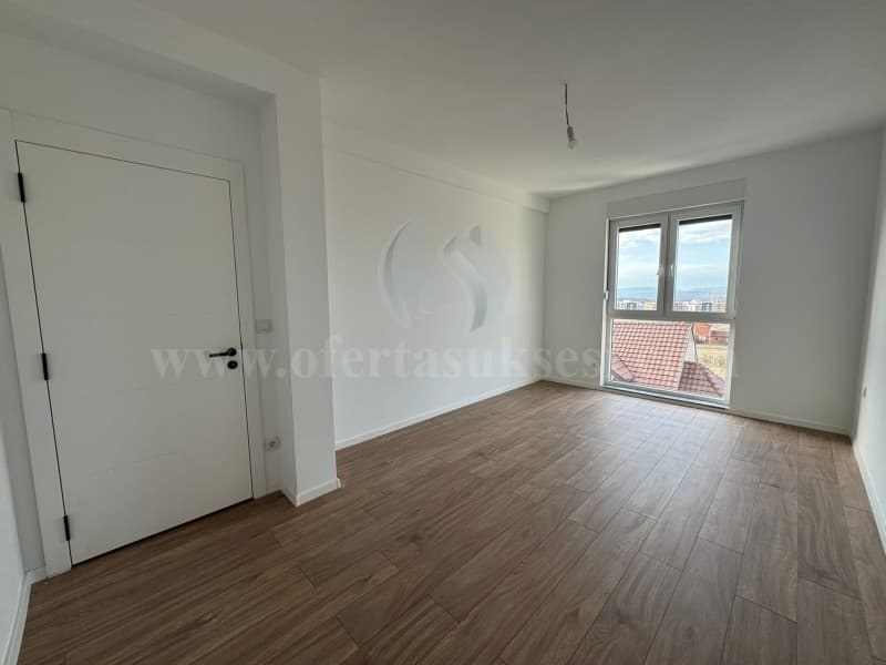 Shes banesen 90m2 kati i -II- / Prishtine — fotografia 3