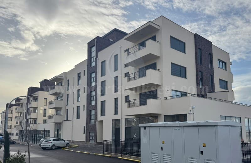 Shes banesen 90m2 kati i -II- / Prishtine — fotografia 8