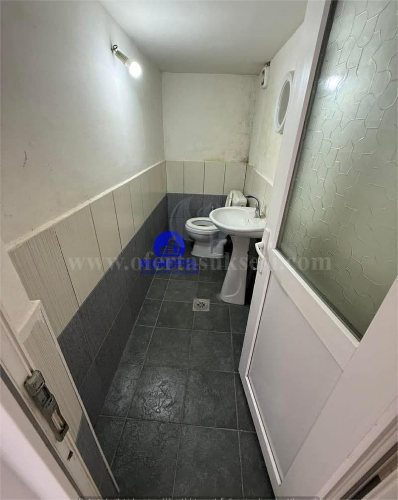 Jap me qira lokalin 30m2 kati perdhes / Prishtine — fotografia 2