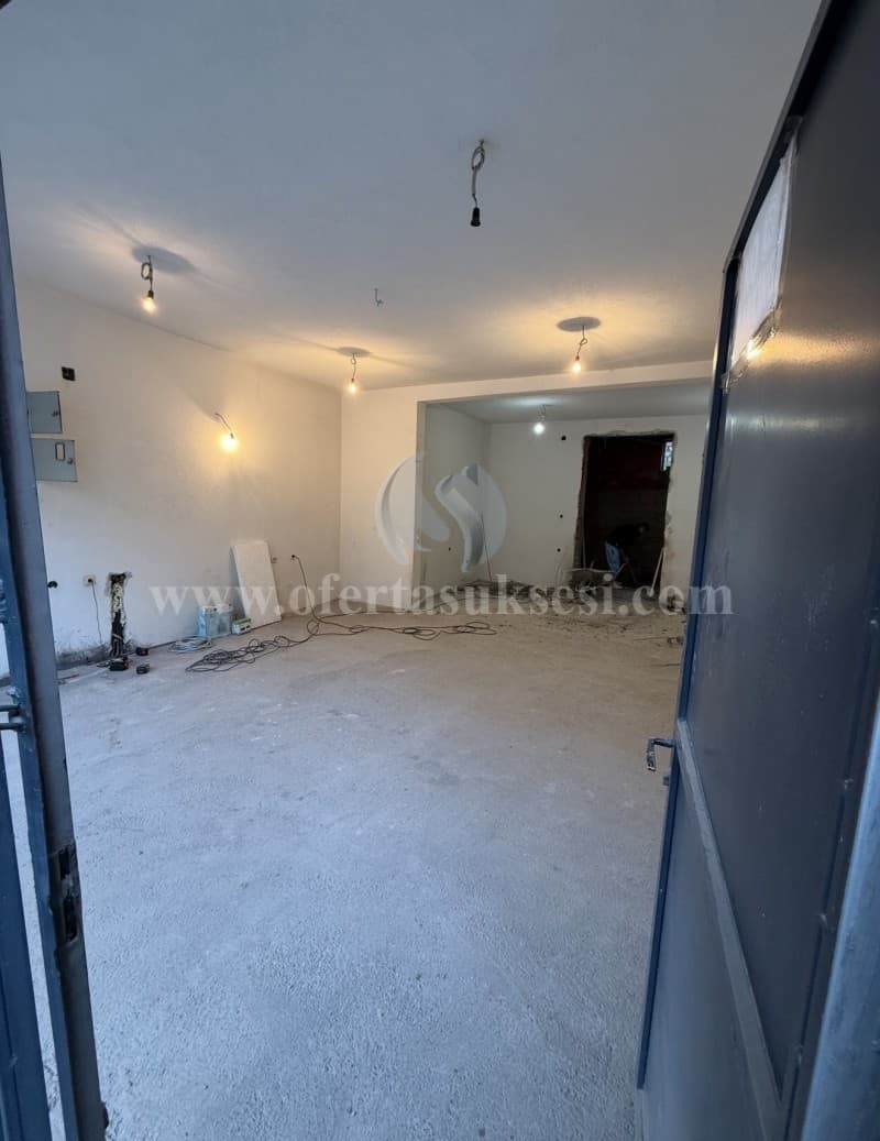 Jap me qira lokalin 70m2 kati perdhes /Prishtine — fotografia 2