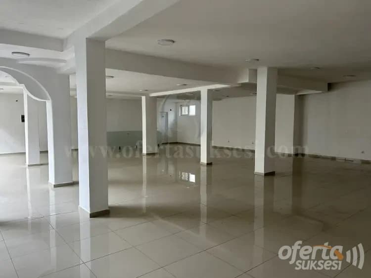Jap me qira lokalin 1000m2 kati perdhes/Mitrovice — fotografia 5