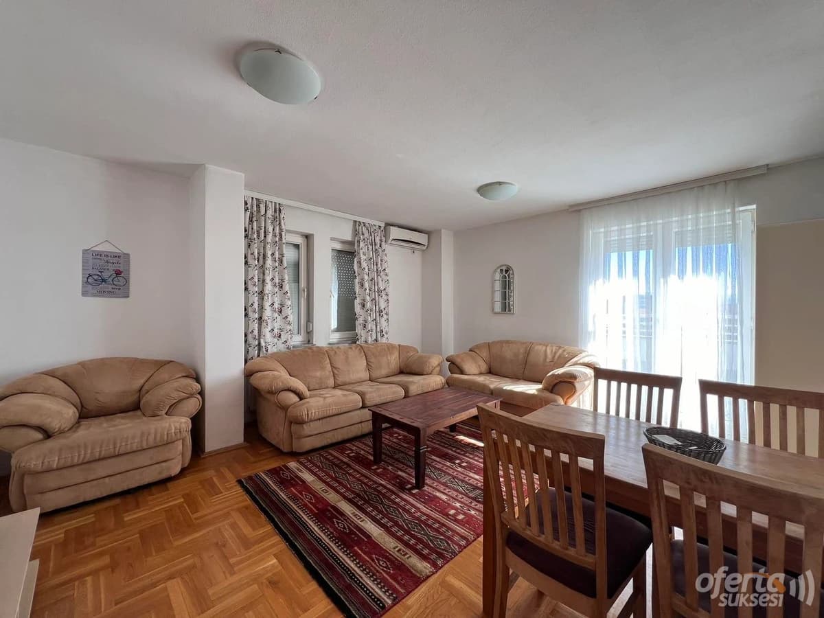 Jap me qira penthouse-banesen 85m2+50m2 kati i -VIII- / Prishtinë — fotografia 1