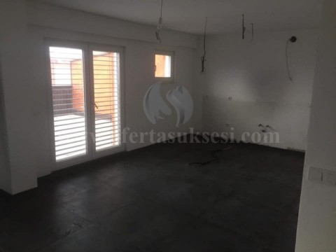 Shes banesen / painthouse 110m2 kati i -VII- / Prishtine
