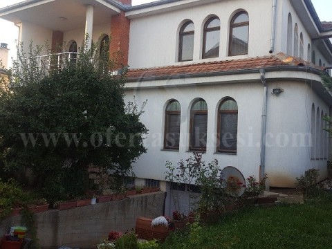 SHES, JAP ME QIRA OSE PËR NDËRTIME TË LARTA, SHTËPINË ME 380M2, E ME 5 ARI TRUALL, NË PRISHTINË / VETERNIK.