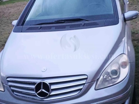 Shes Mercedes-Benz B180